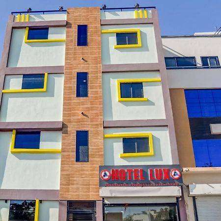 Spot On 76764 Hotel Lux Indore Zewnętrze zdjęcie