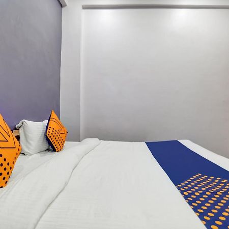 Spot On 76764 Hotel Lux Indore Zewnętrze zdjęcie