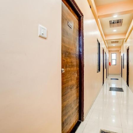 Spot On 76764 Hotel Lux Indore Zewnętrze zdjęcie