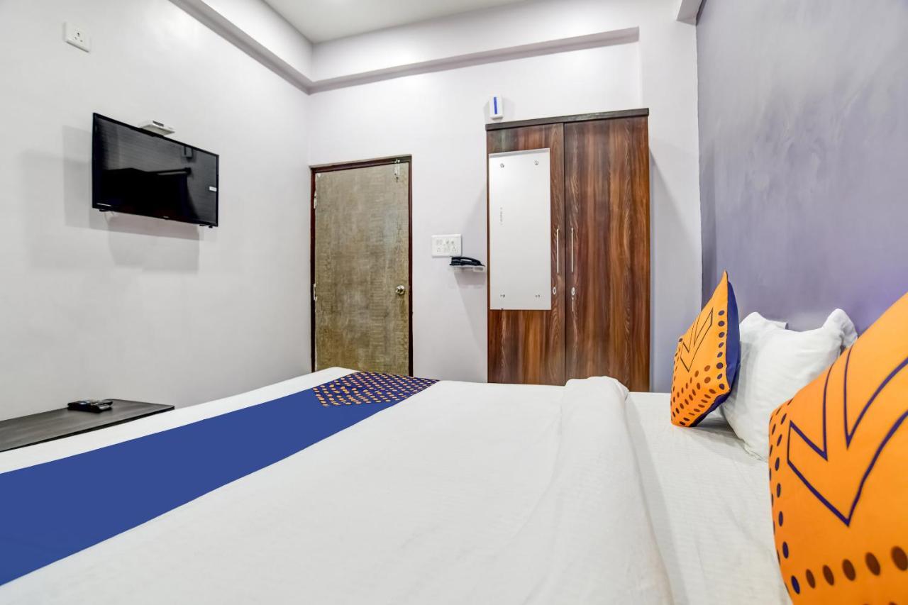 Spot On 76764 Hotel Lux Indore Zewnętrze zdjęcie
