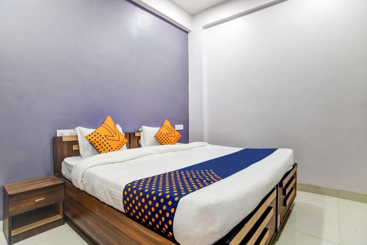 Spot On 76764 Hotel Lux Indore Zewnętrze zdjęcie