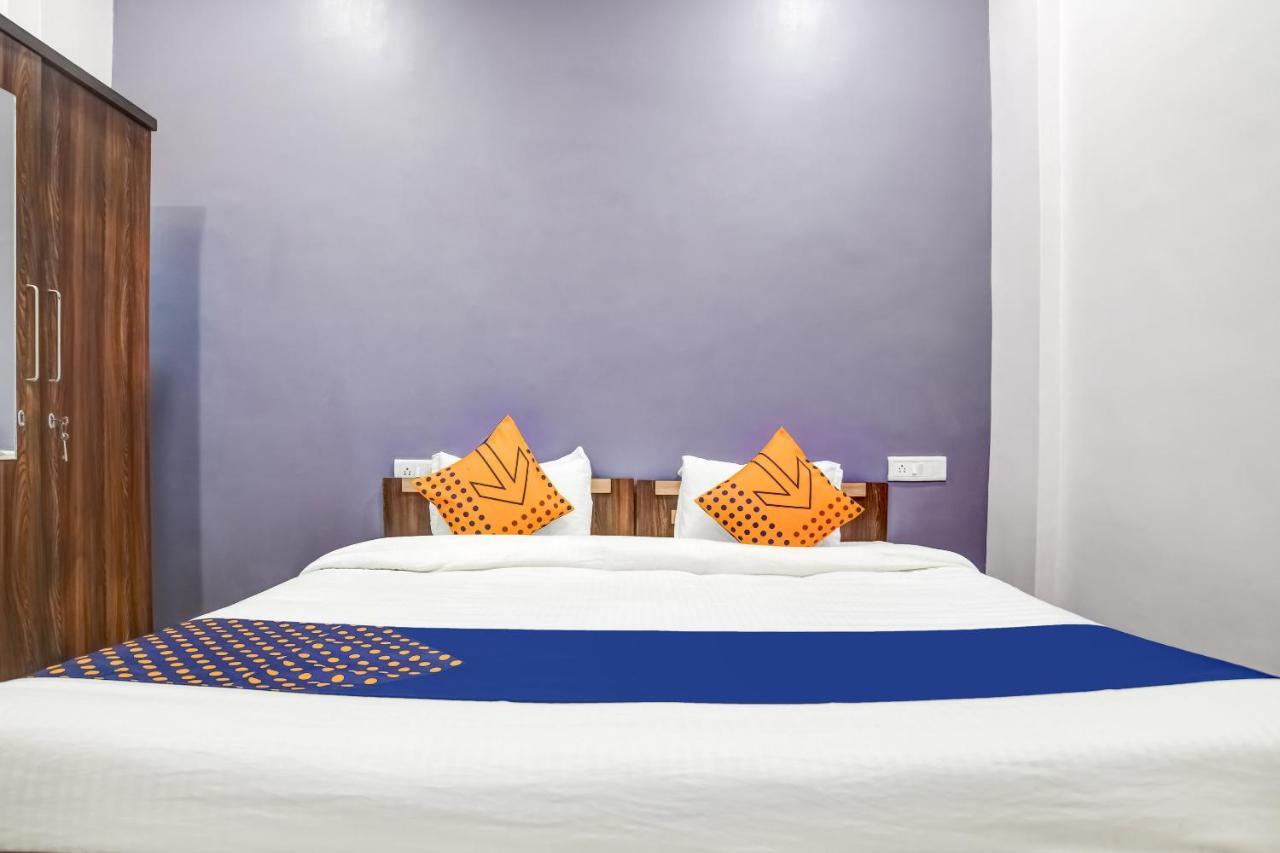 Spot On 76764 Hotel Lux Indore Zewnętrze zdjęcie