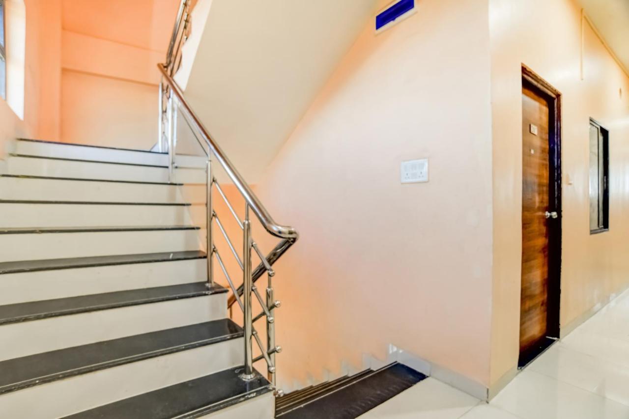 Spot On 76764 Hotel Lux Indore Zewnętrze zdjęcie