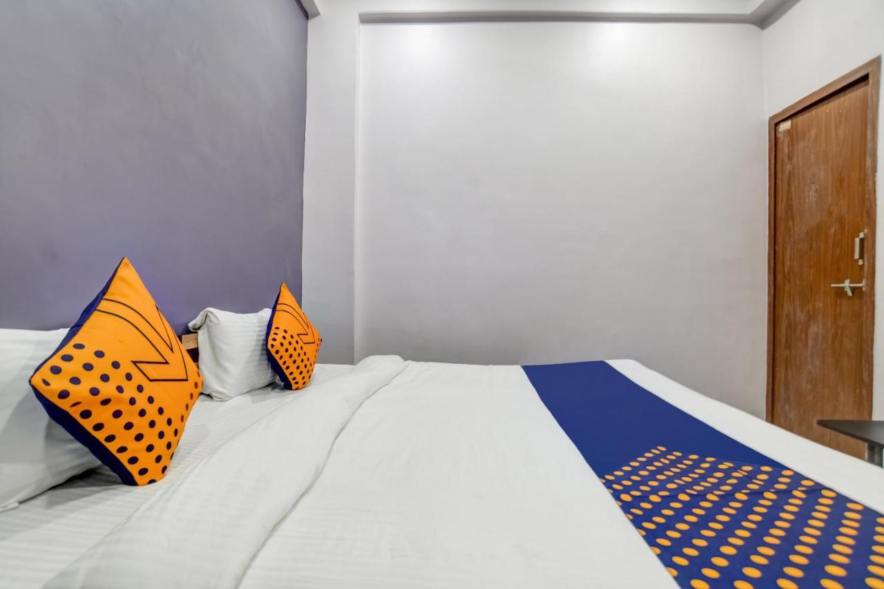 Spot On 76764 Hotel Lux Indore Zewnętrze zdjęcie