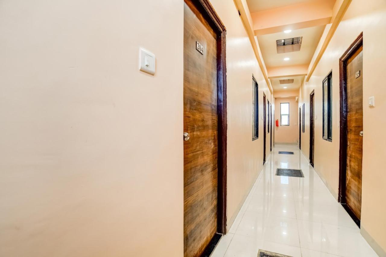 Spot On 76764 Hotel Lux Indore Zewnętrze zdjęcie