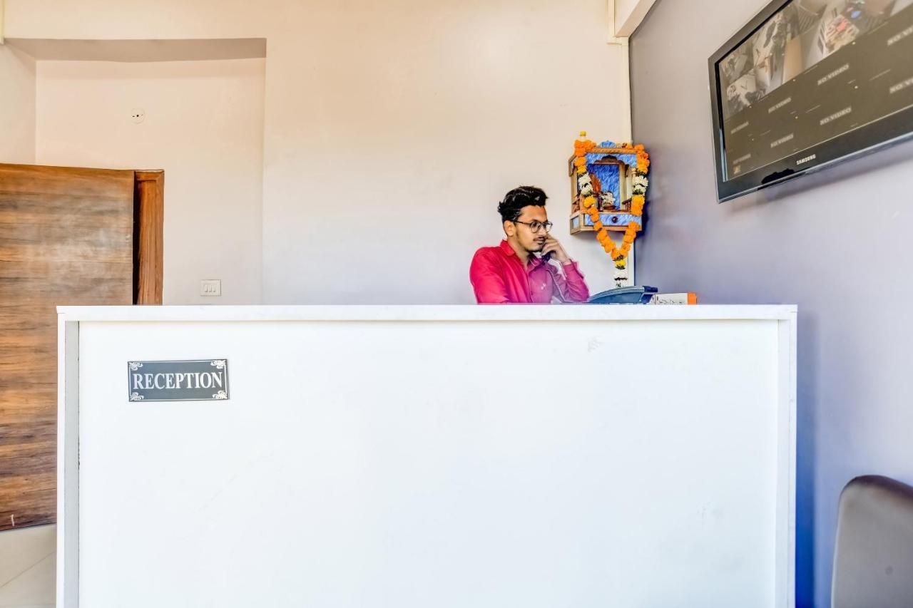 Spot On 76764 Hotel Lux Indore Zewnętrze zdjęcie