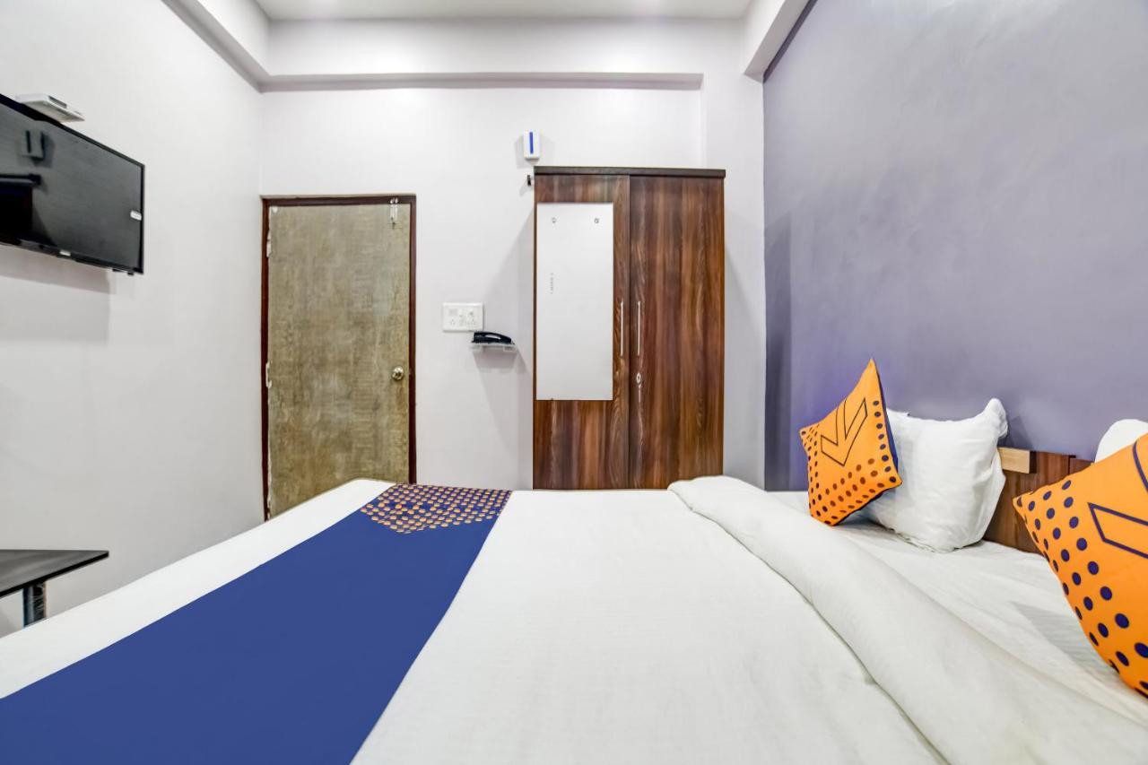 Spot On 76764 Hotel Lux Indore Zewnętrze zdjęcie