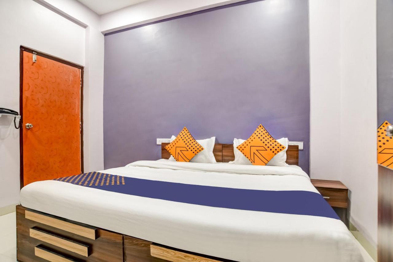 Spot On 76764 Hotel Lux Indore Zewnętrze zdjęcie