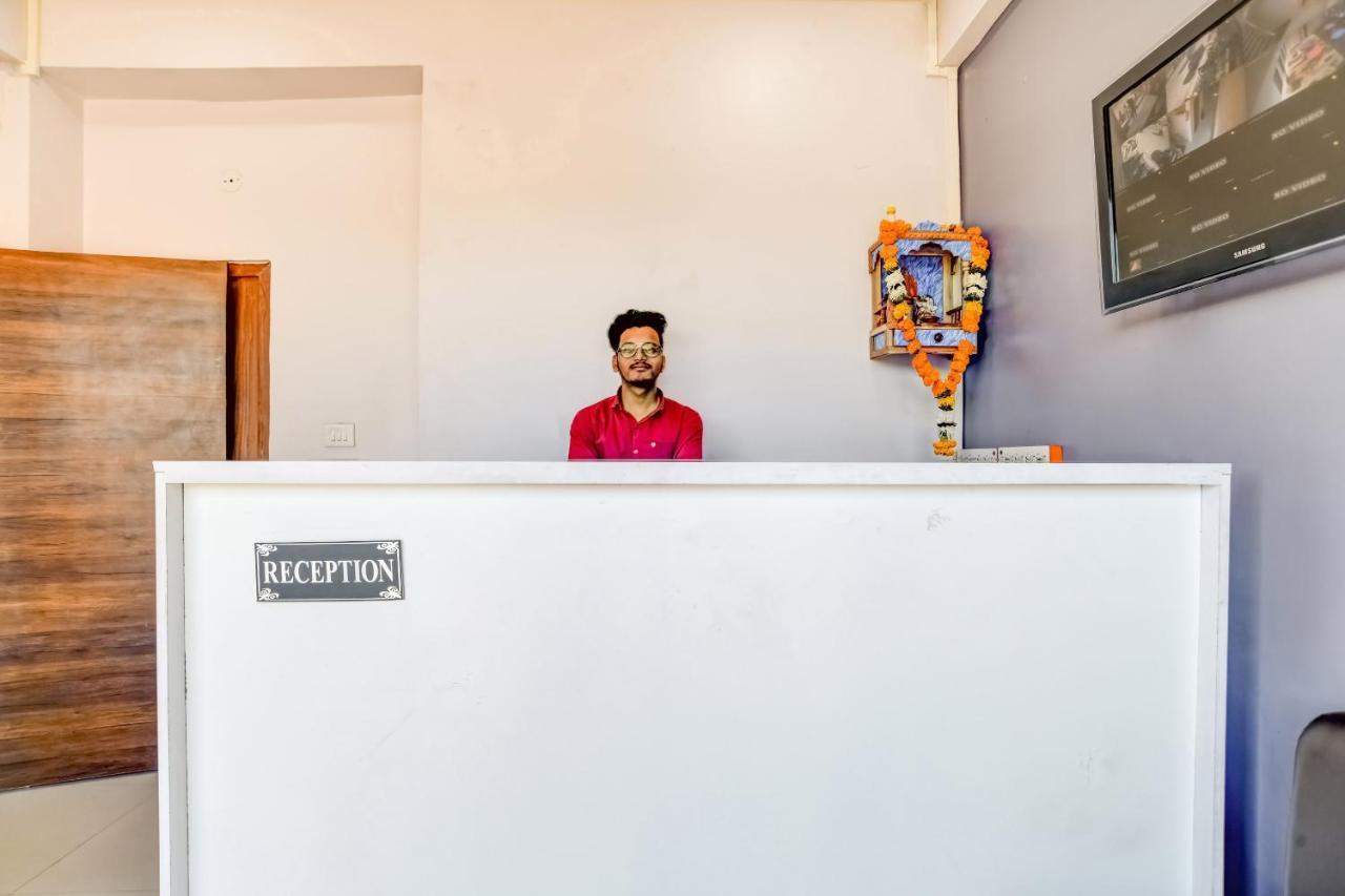 Spot On 76764 Hotel Lux Indore Zewnętrze zdjęcie