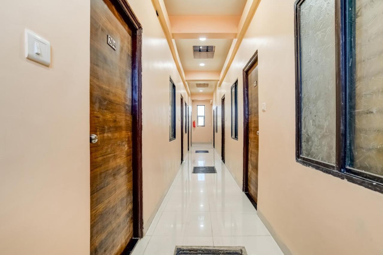Spot On 76764 Hotel Lux Indore Zewnętrze zdjęcie