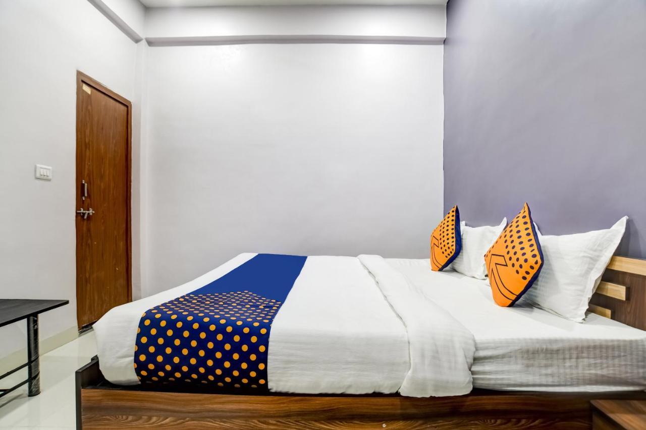 Spot On 76764 Hotel Lux Indore Zewnętrze zdjęcie