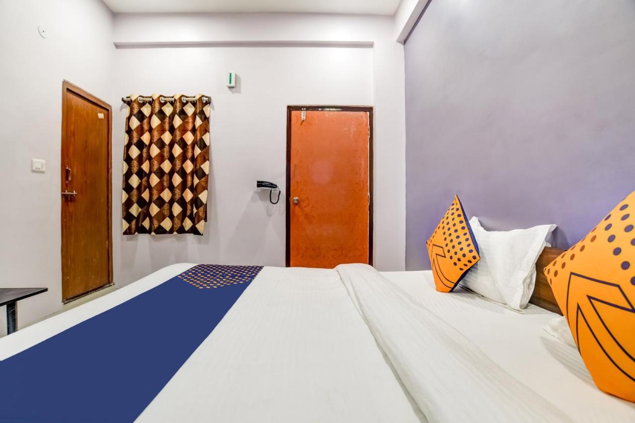 Spot On 76764 Hotel Lux Indore Zewnętrze zdjęcie