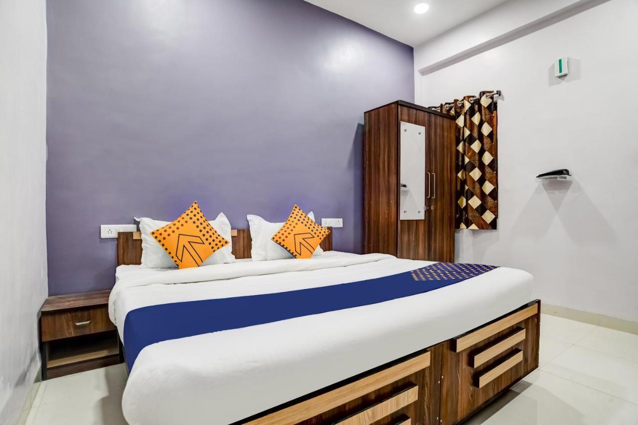 Spot On 76764 Hotel Lux Indore Zewnętrze zdjęcie