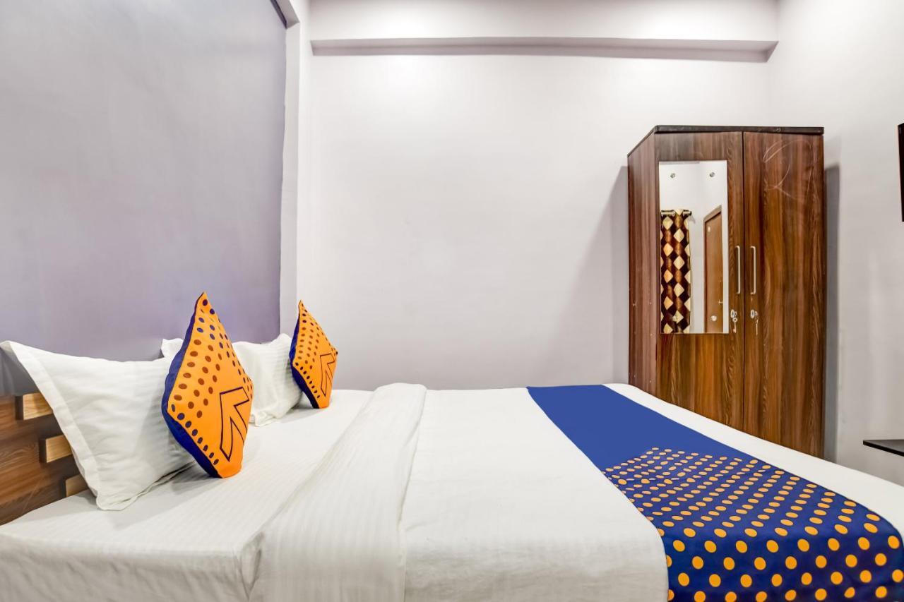 Spot On 76764 Hotel Lux Indore Zewnętrze zdjęcie