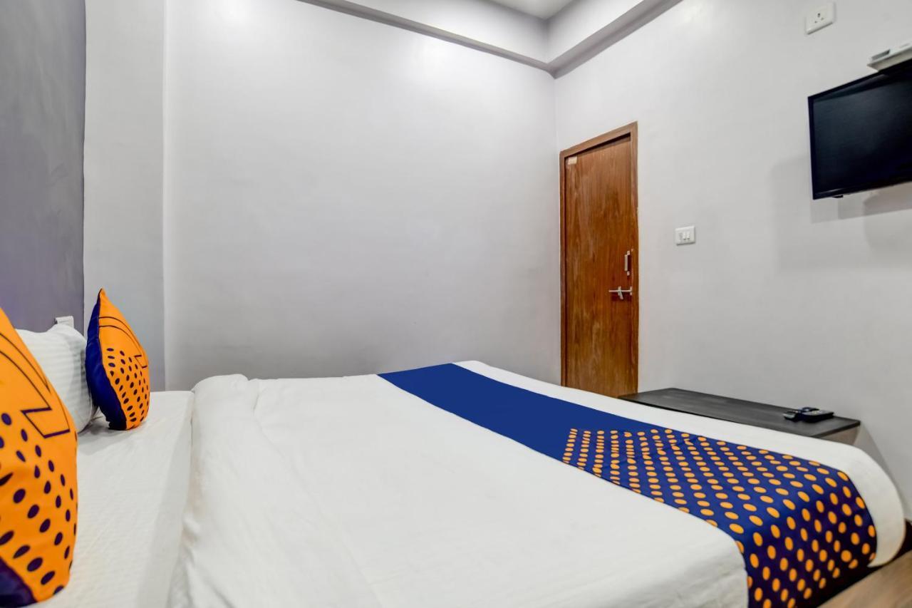Spot On 76764 Hotel Lux Indore Zewnętrze zdjęcie