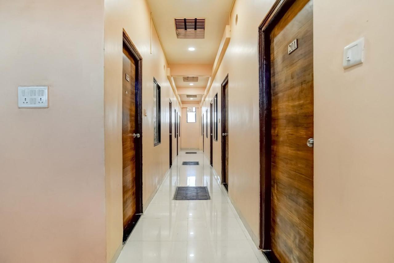 Spot On 76764 Hotel Lux Indore Zewnętrze zdjęcie